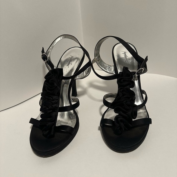 Jaqueline Ferrar Black Ruffle High Heels - Picture 2 of 8